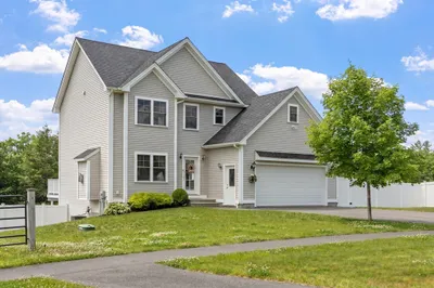 19 Lighthouse Ln