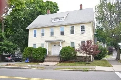 61-63 Chestnut St #61 1