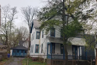 136 Bowles St 1