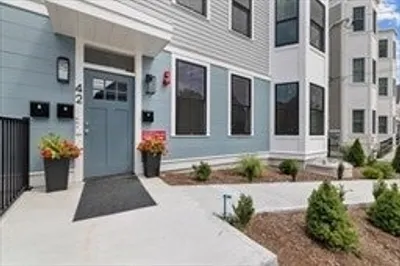 42 Waverly St #1 1