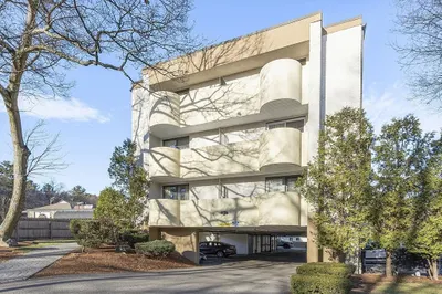 295 W. Wyoming Avenue #10C