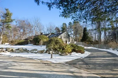 186 Pilgrim Drive 1
