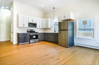 112 Hendrick St 1