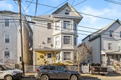 63 Deane St