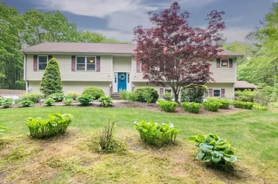 366 Pelham Hill Road 1