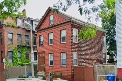 569 East 7th St