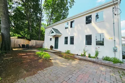 44 Monument St