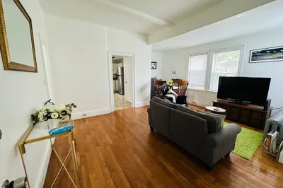 161 Grandview Ave #2R