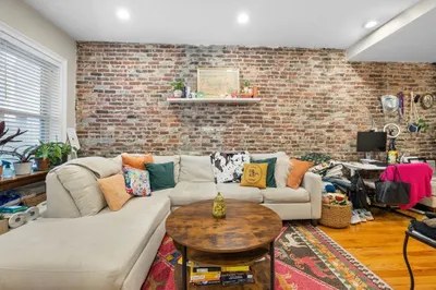 102 Chelsea St #1R