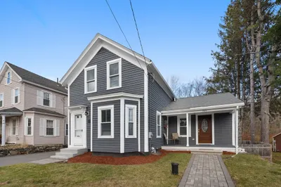 725 Main St 1