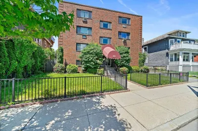 425 S Huntington Ave #8
