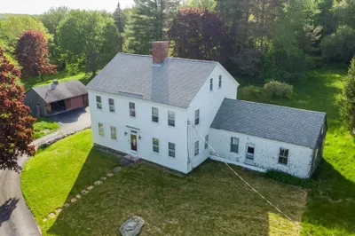 32 Davis Rd
