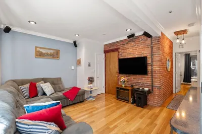 38ra Charter St #2 1
