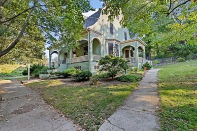 2 Raeburn Terrace