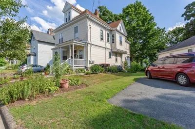 238 Pleasant St 1