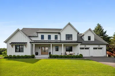 112 Middle Rd