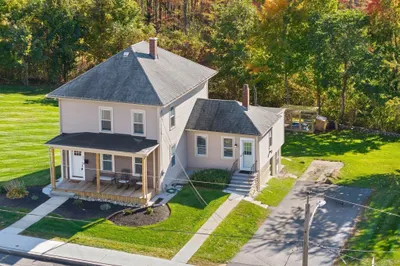 64 Mooreland Ave 1