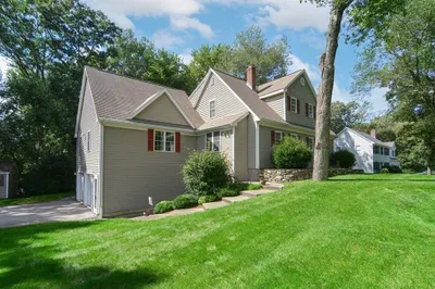 4 Lealand Peck Dr 1
