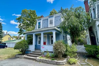 89 1/2 Walnut St