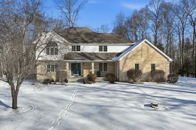 37 Wyndermere Pl