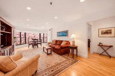 16 Harcourt St #3D