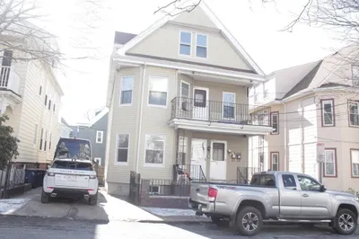 27 Charnwood Rd #1