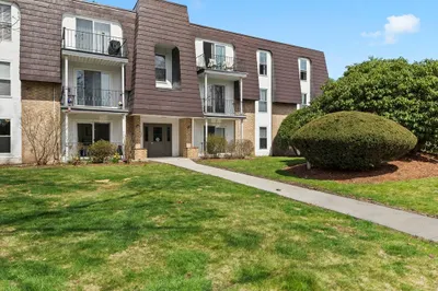 25 Shadowbrook Ln #3