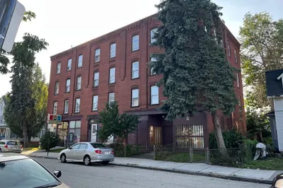 24 Woodland St 1