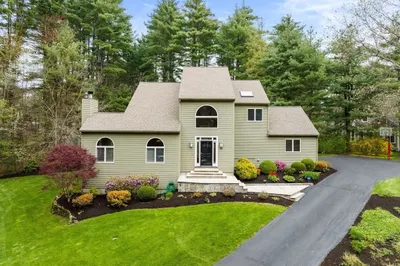 22 Laurel Cir 1