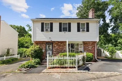 70 Crescent Lane 1