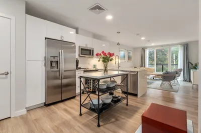 68 Los Angeles St #207