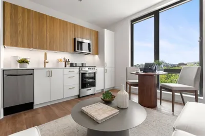 1525 Commonwealth Ave #201