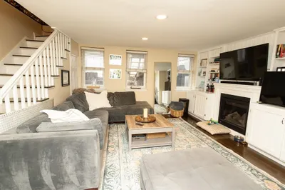 253 Gold Street #1