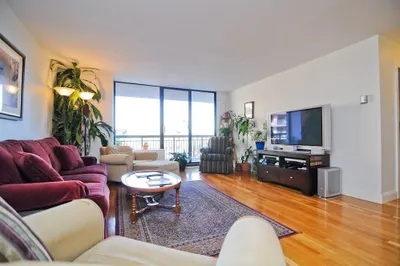 60 Longwood Ave #304