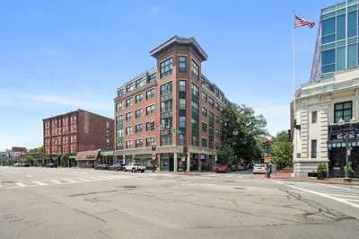 1387 Washington St #202