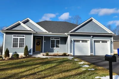 13 Lyon Green 1