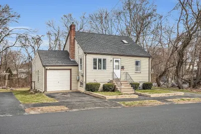 22 Fairview Ave