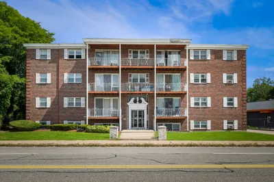 15 Main St #1