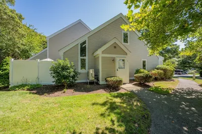 1 Howland Cir #1 1