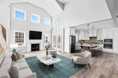 10 Beacon Street #83