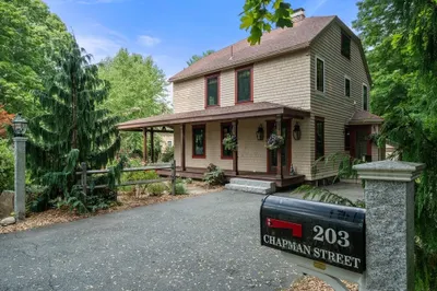 203 Chapman Street 1
