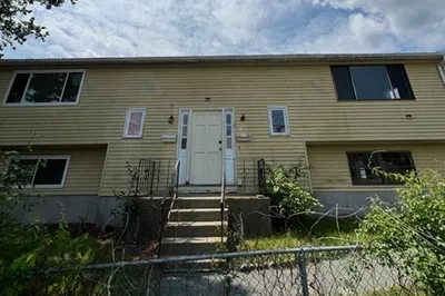 2 Brackett Rd #F