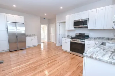 30 Lyons St 1