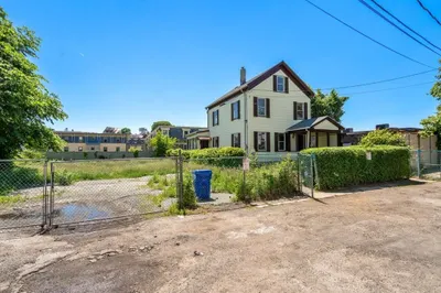 2 Magnolia Pl 1