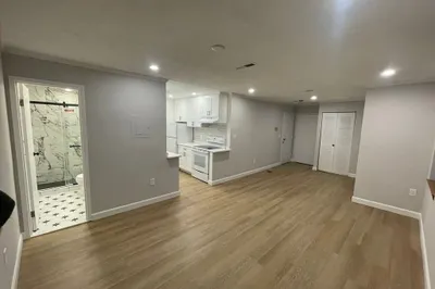 386 Commercial Street #3F