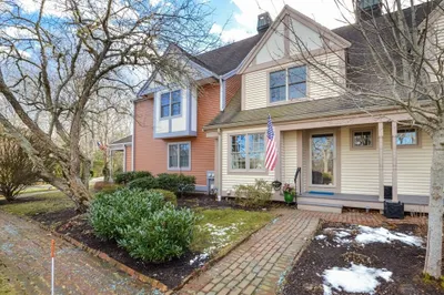 15 Village Green Cir #15 1
