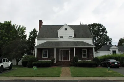 15 Kingsbury Avenue 1