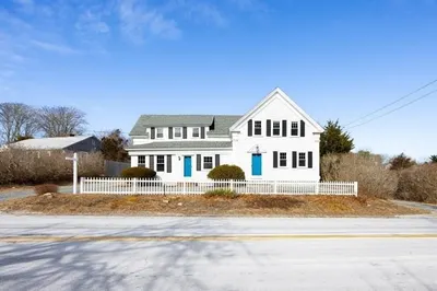2590 Main St