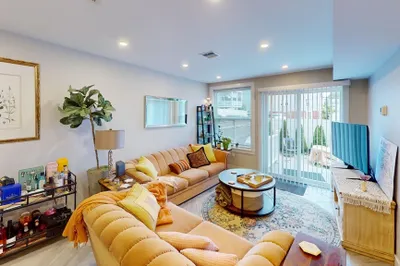 162 I St #1