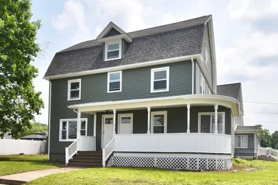 130 Center St 1